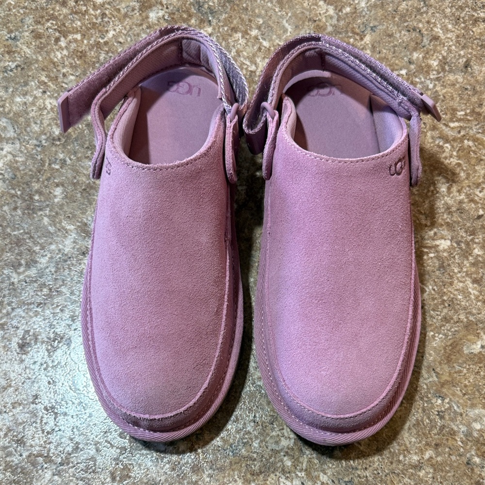 UGG youth size 4 pink Goldenstar clogs like new - worn 1X - Suede Shoes